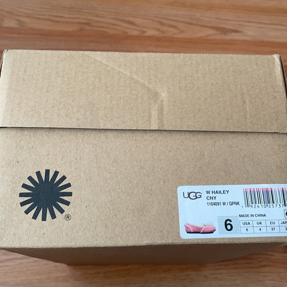 UGG Hailey Moccasin - Picture 9 of 9